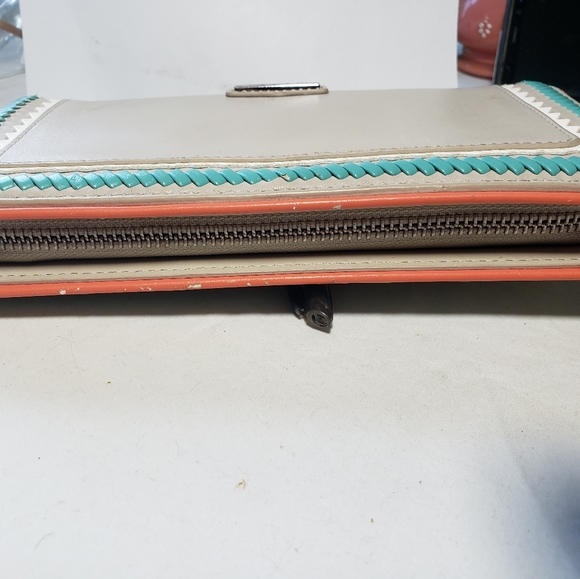 C8,245 BCBGMaxAzria Zipper Wallet Clutch - Picture 3 of 8